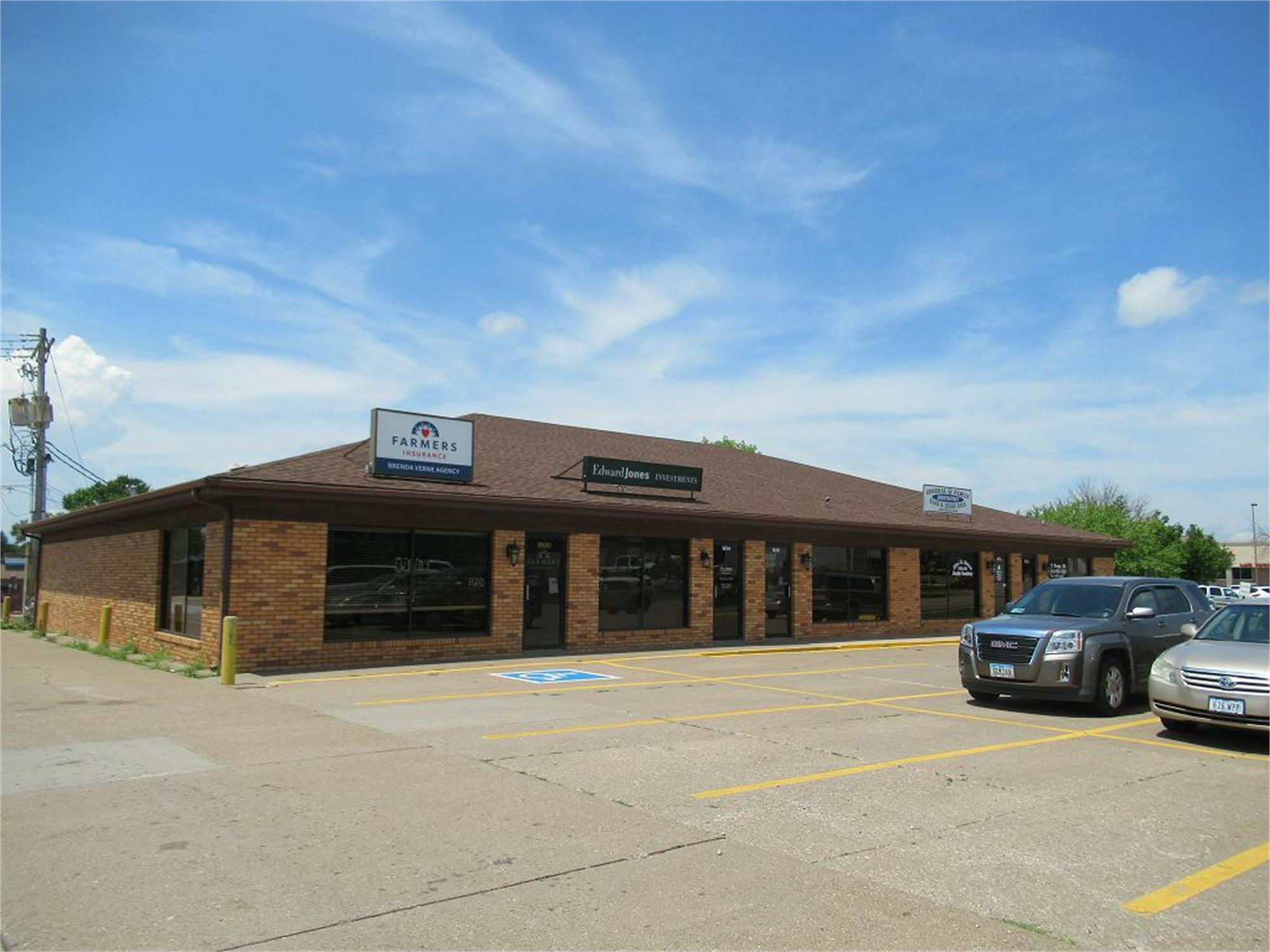 1600 Plaza Place - A